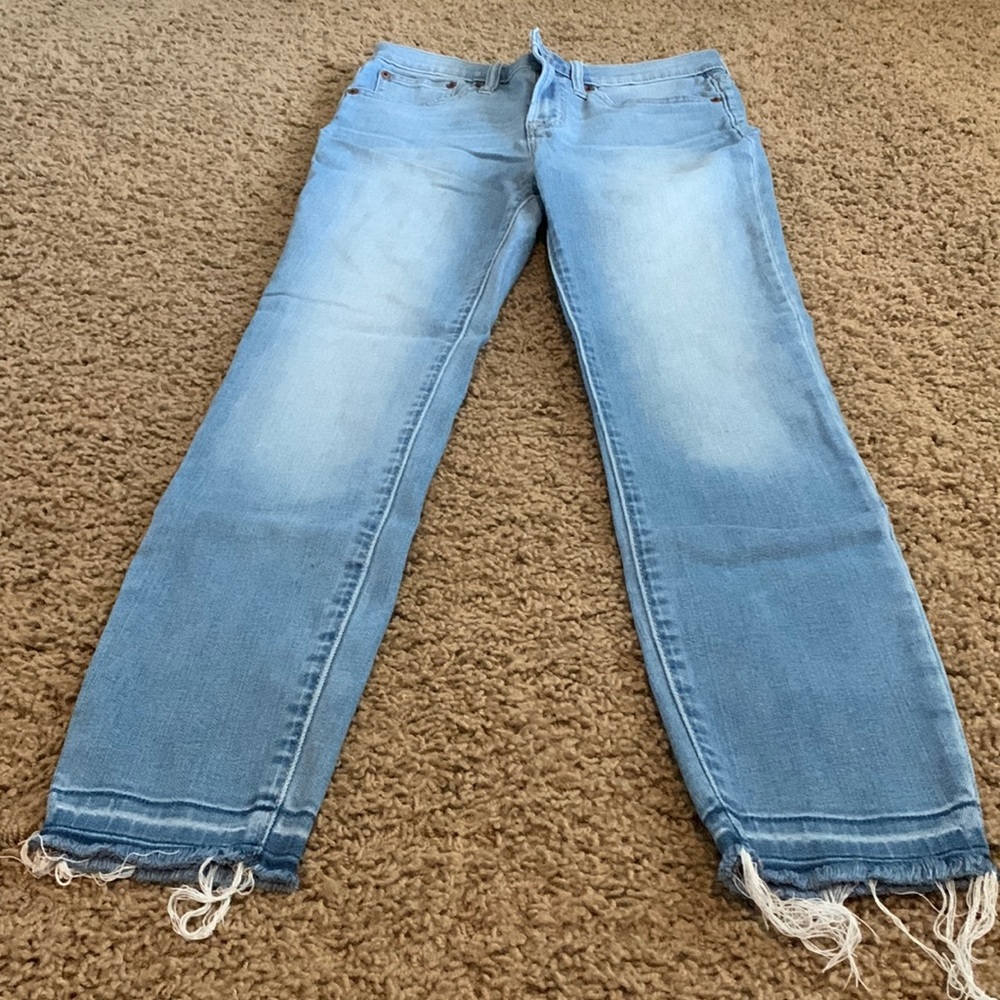 Size 26 light blue jeans with a frayed hem. Skinny jeans.